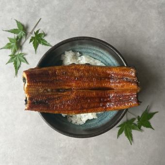 <<Summer only>> [Food only] A generous serving of carefully selected domestic eel."Special Unadon Set"