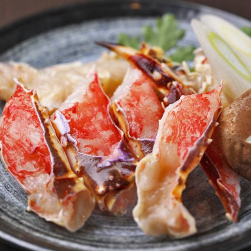 For an additional 2,500 JPY (incl. tax), you can change the crab pot and grilled crab to king crab!