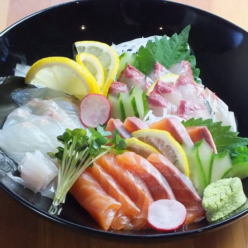 Fish course to enjoy sashimi