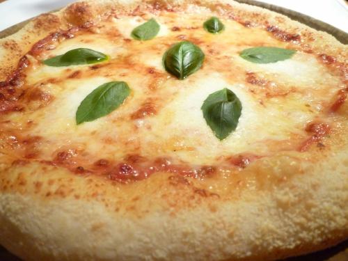 Directly from Uenohara Ranch in Fukutomi-cho !! Margherita with mozzarella cheese