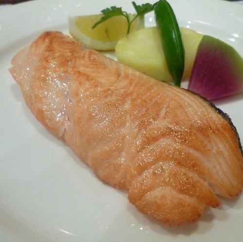 Pan-seared Hiroshima lemon salmon with white wine butter sauce