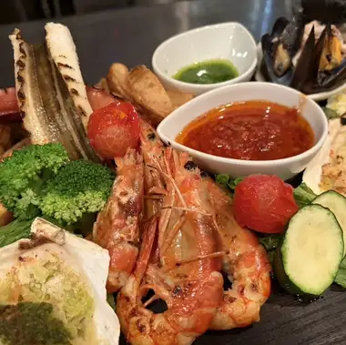 【期間限定】手づかみシーフードプラン（4名様で1名あたり5,550円）を確約でご用意いたします♪