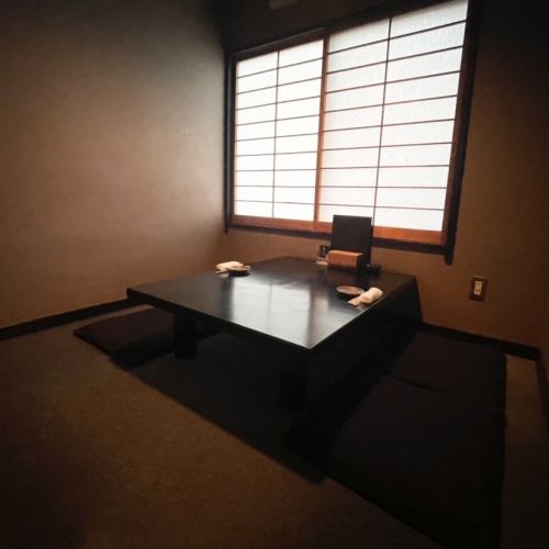 私人榻榻米房，可容納2人。請在充滿日式溫暖的寧靜空間中享受兩個人的特殊時間。