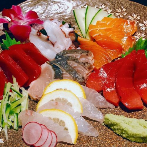 Fresh seafood sashimi directly from Toyosu that is purchased every day!