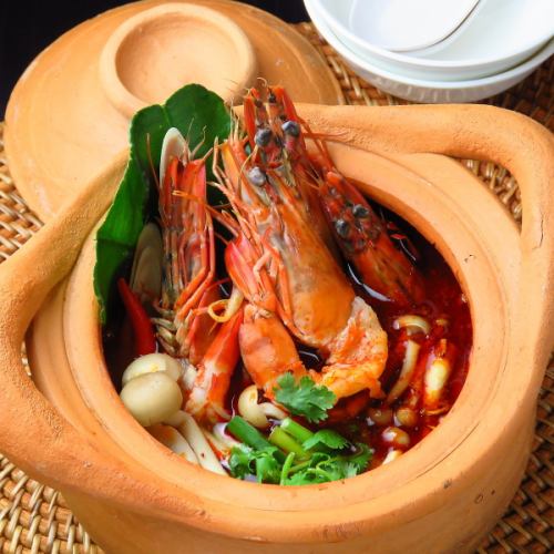 我们引以为傲的汤姆荫功（Tom Yum Kung）世界三大汤料之一！地道风味，浓郁的海鲜风味和独特的辛辣味