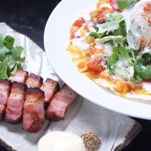 There are also simple izakaya menu items such as thick-sliced bacon!