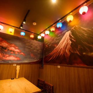 BOX席でゆったりとお食事が楽しめる♪ド迫力の内装にも注目!