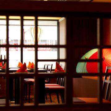 広々とした店内でゆったりとお過ごしください