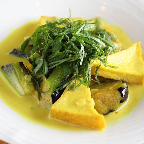 【ミートフリーランチ】茄子と厚揚げのココナッツ炒め ライス、スープ付き