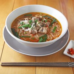 牛すじとトマトのピリ辛フォー