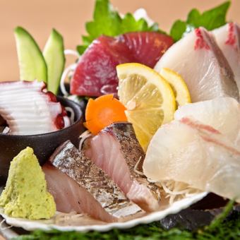Assortment of 5 kinds of omakase sashimi