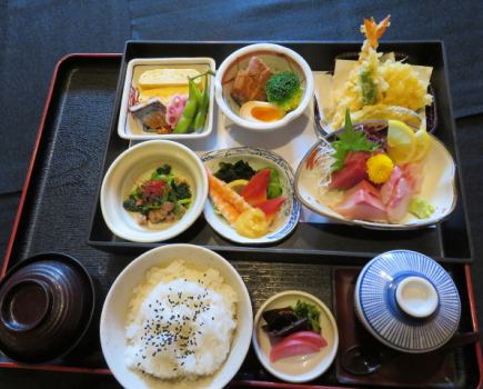 [Only available at Takatsuki store] "Nagomi Lunch Set" is perfect for business meetings, entertaining, girls' nights, couples and families.2500 yen (tax included)