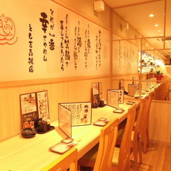 Counter seats are also recommended for regulars! You can eat while listening to the recommendations of the day ♪