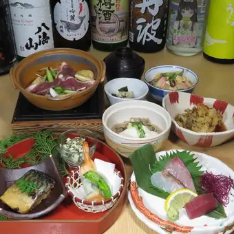 九月和十月限时特惠：“锦州怀石料理”（秋季主题多道菜套餐）3200日元（含税）