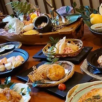11月（週一至週四）限定自助餐及飲品宴席套餐「聚會」 4000日圓（含稅）