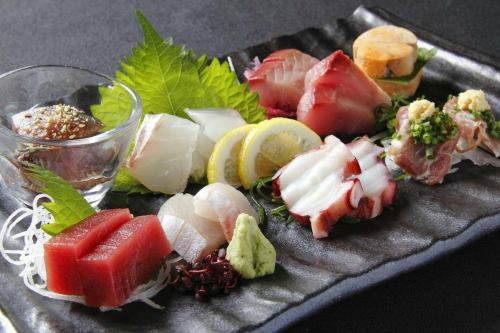 Assorted sashimi