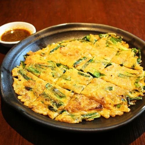 Kimchi pancake with lots of leek