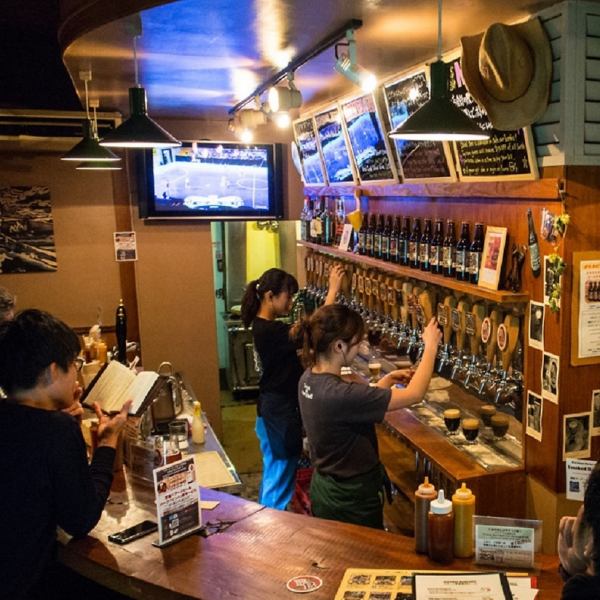 [Counter seats] The first floor seats are live counter seats! The counter where more than 12 types of craft beer are lined up at all times is a special seat! You can enjoy the freshly poured craft beer immediately after touching the air ◎ Recommended for dates and drinking sashi alone!