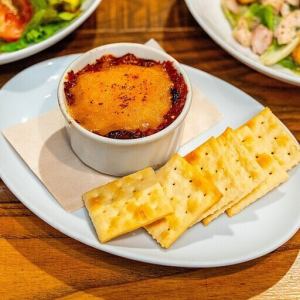 チリ&クラッカー