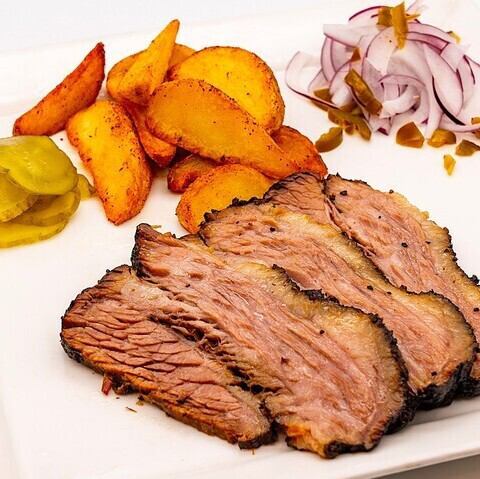 【スモーク専用オーブンでじっくり焼き上げるお肉達♪】