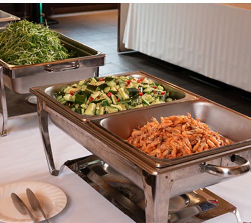 本店只接受站立式自助餐。