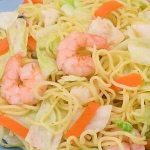Seafood fried noodles