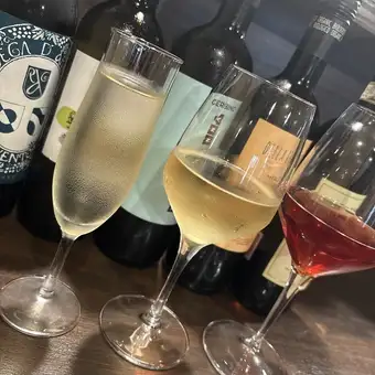 Limited to 2 people! Choose your course and enjoy 3 glasses of chef's choice wine for 5500 yen.