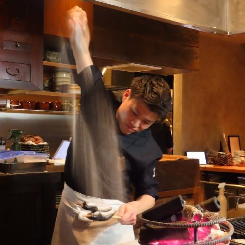 Enjoy the lively atmosphere of robatayaki (charcoal grilling).