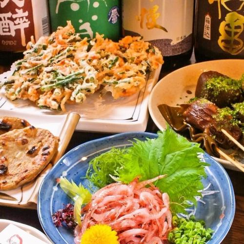 There are plenty of Shizuoka flavors! Sakura shrimp, tuna sticks, Fujinomiya yakisoba, and more!