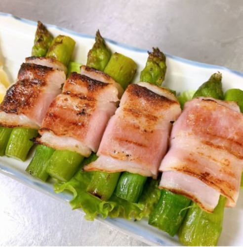 Salt-grilled mackerel / Asparagus bacon / Grilled garlic