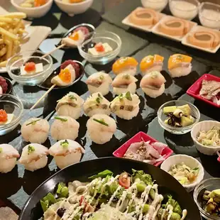【コスパ満足女子会】パフボール寿司付のお料理なんと12種6品!飲み放題90分4000円⇒3500円