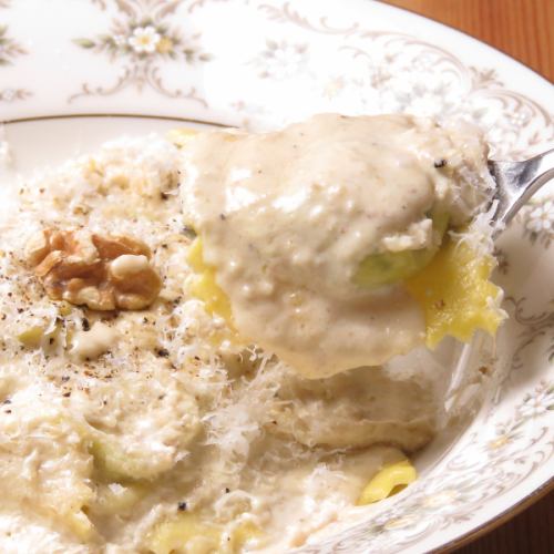 Ravioli with spinach and ricotta cheese