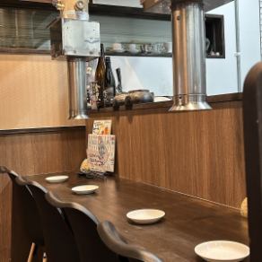 소수의 경우는 카운터석이 추천! 혼자서도 느긋하게 즐길 수 있는 자리에서는 조리장의 모습도 잘 보입니다.데이트에서의 이용도 추천 해요 ♪