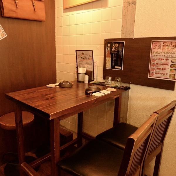 【４名様までご利用いただけるテーブル席ご用意★】日本酒をはじめビアカクテルや果実酒など種類豊富にご提供してます！宴会やデート、女子会におすすめです◎