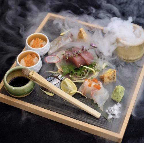 【刺身盛り合わせ】