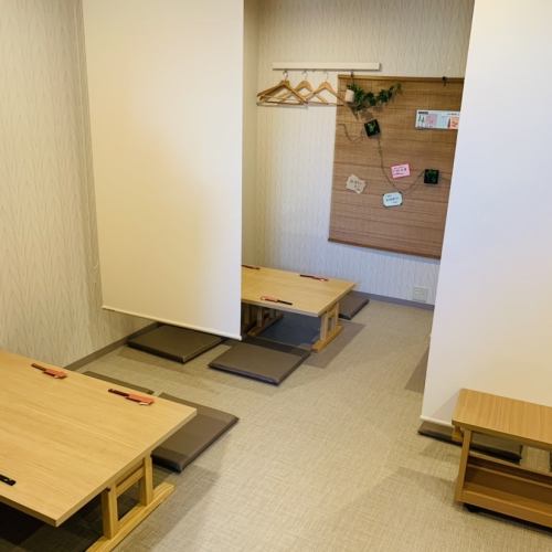 座敷席は1席4名様まで。ゆったりとお寛ぎいただけます。