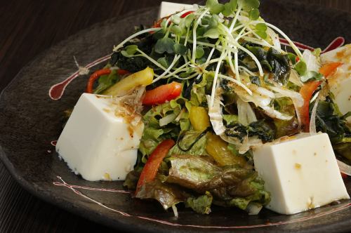 豆腐とわかめのヘルシーサラダ