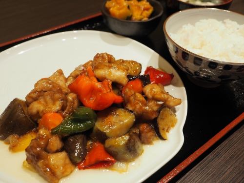 鶏肉と野菜の黒酢庵定食