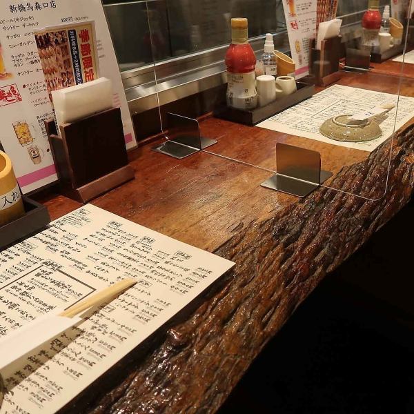 There is also a counter seat, so one person is welcome ♪ The yakitori grilled in front of you is excellent!