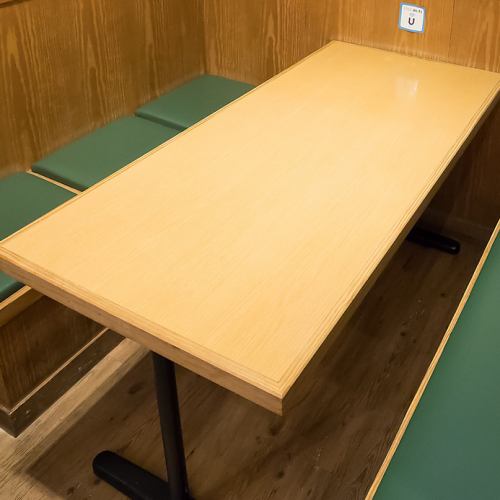 テーブル席は1つ完備しており、6名様までが着席いただけます。急遽決まった飲み会や宴会にも最適な当店は人数に応じてお席の調整も柔軟に対応いたしますのでお気軽にご相談ください。