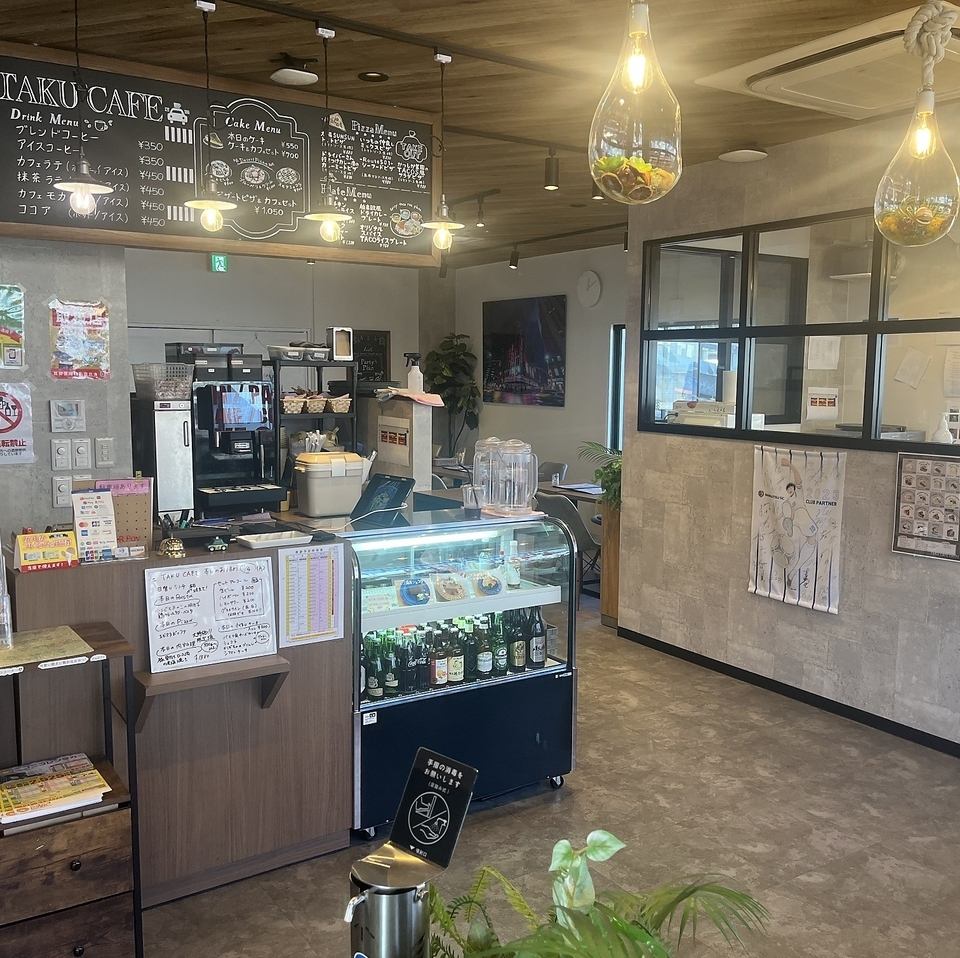 地元のカフェ＆ダイニング　地域密着店。テラス席はペット可。2階は個室も完備◎
