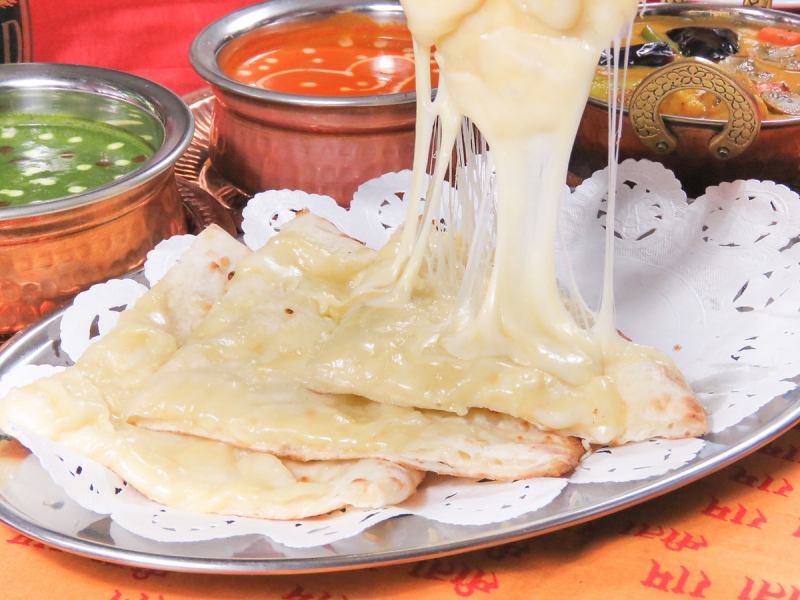 Please enjoy our popular melt-in-your-mouth cheese naan.