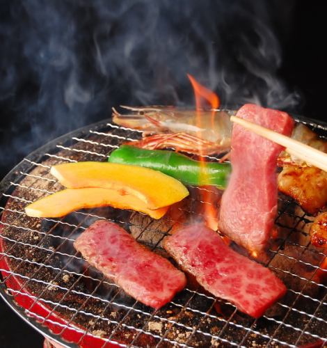 昔ながらの七輪で炙る焼肉