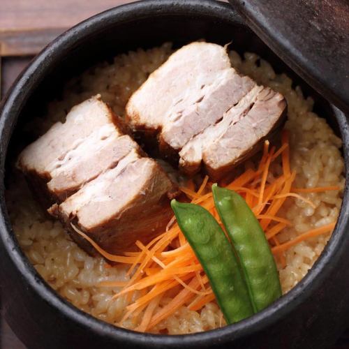 Black pork braised in earthenware pot - Ochazuke-style with Japanese-style soup stock -