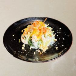 Shrimp, broccoli and avocado with yuzu pepper mayonnaise and smoked nuts