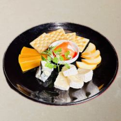 Assortment of 5 kinds of cheese