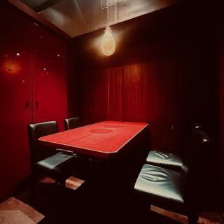 【2 ~ 44 명]까지 이용 OK의 완전 개인실이 자랑의 가게 ★ 외, 세련된 바 카운터를 보면서 손님만의 특별한 공간을 연출!! 술의 종류도 풍부하고 메뉴에는없는 오리지널 칵테일 등도 준비하고 있습니다 ♪ 데이트와 기념일에 기쁜 유익한 쿠폰도 다수 준비!