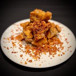 店内卸し骨付き鶏の毛沢東チキン