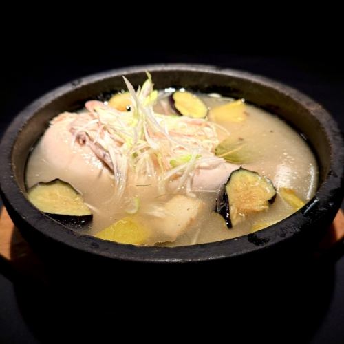 店内卸し骨付き鶏のタッカンマリ風