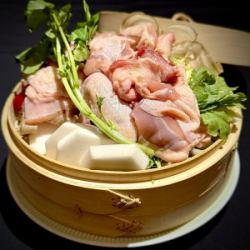 三浦野菜と店内卸し骨付き鶏の富士山溶岩蒸し